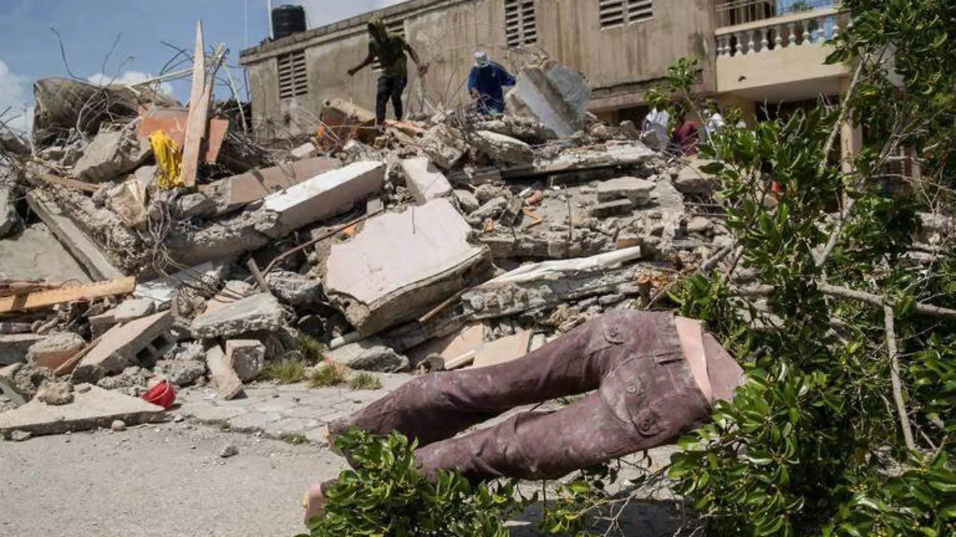 Aumentan muertos en Haití por sismo 